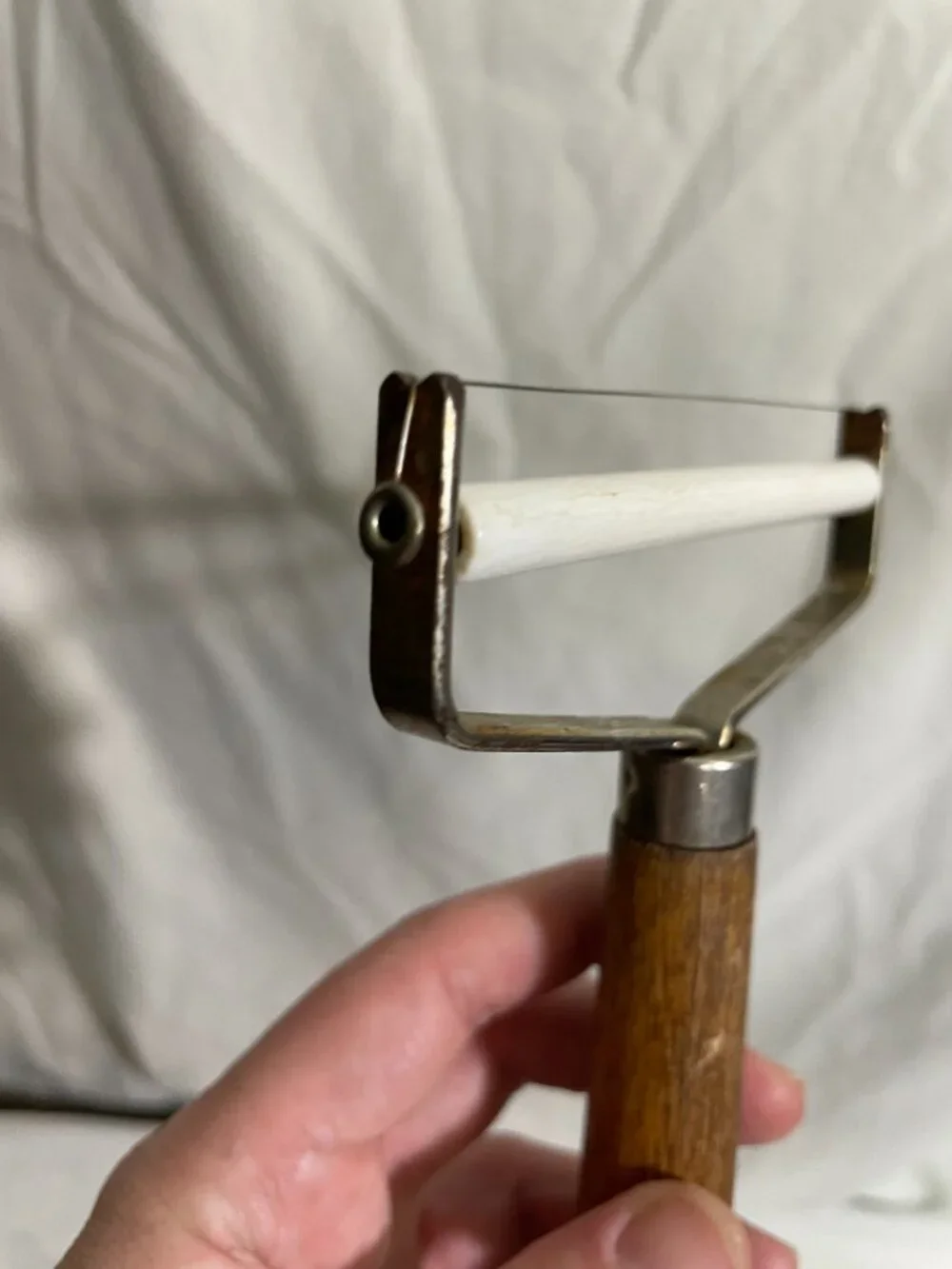 Vintage Cheese Slicer Wooden Handle Wire Cutter Kitchen Tool White Roller